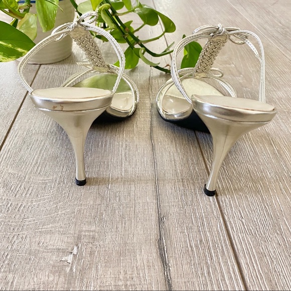 Colin Stuart Heels With Bows Silver Size 7.5 - Picture 3 of 4